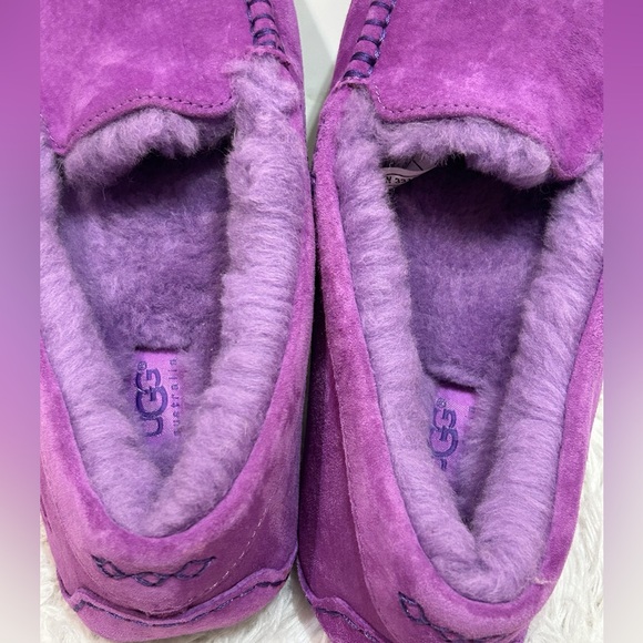 UGG Women’s Purple Fuzzy fur Moccasin Loafer Flats or Slippers size 9 - Picture 12 of 15